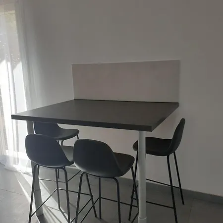 130 M2 Dans Domaine Prive Aux Pierres Roses
